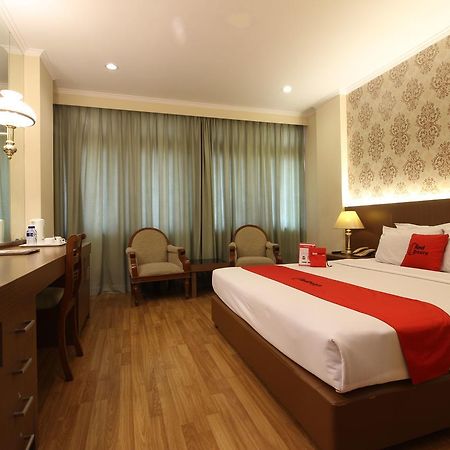 Reddoorz Premium @ Slamet Riyadi 2 Surakarta  Екстер'єр фото