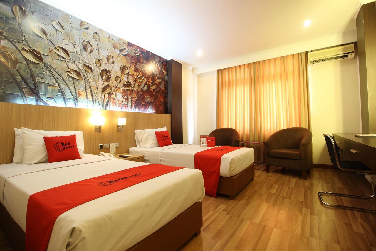 Reddoorz Premium @ Slamet Riyadi 2 Surakarta  Екстер'єр фото