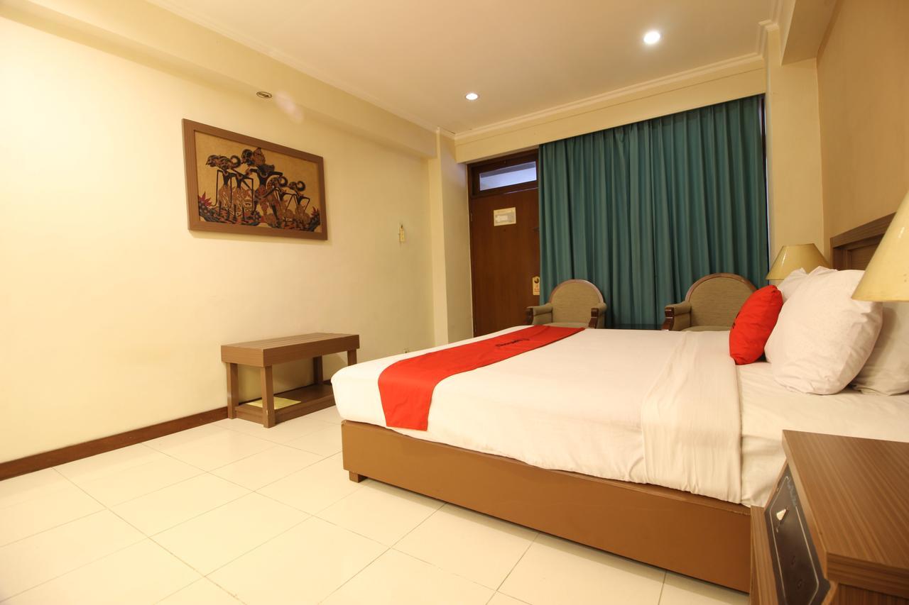 Reddoorz Premium @ Slamet Riyadi 2 Surakarta  Екстер'єр фото