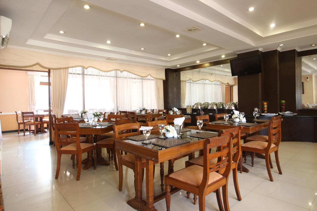 Reddoorz Premium @ Slamet Riyadi 2 Surakarta  Екстер'єр фото