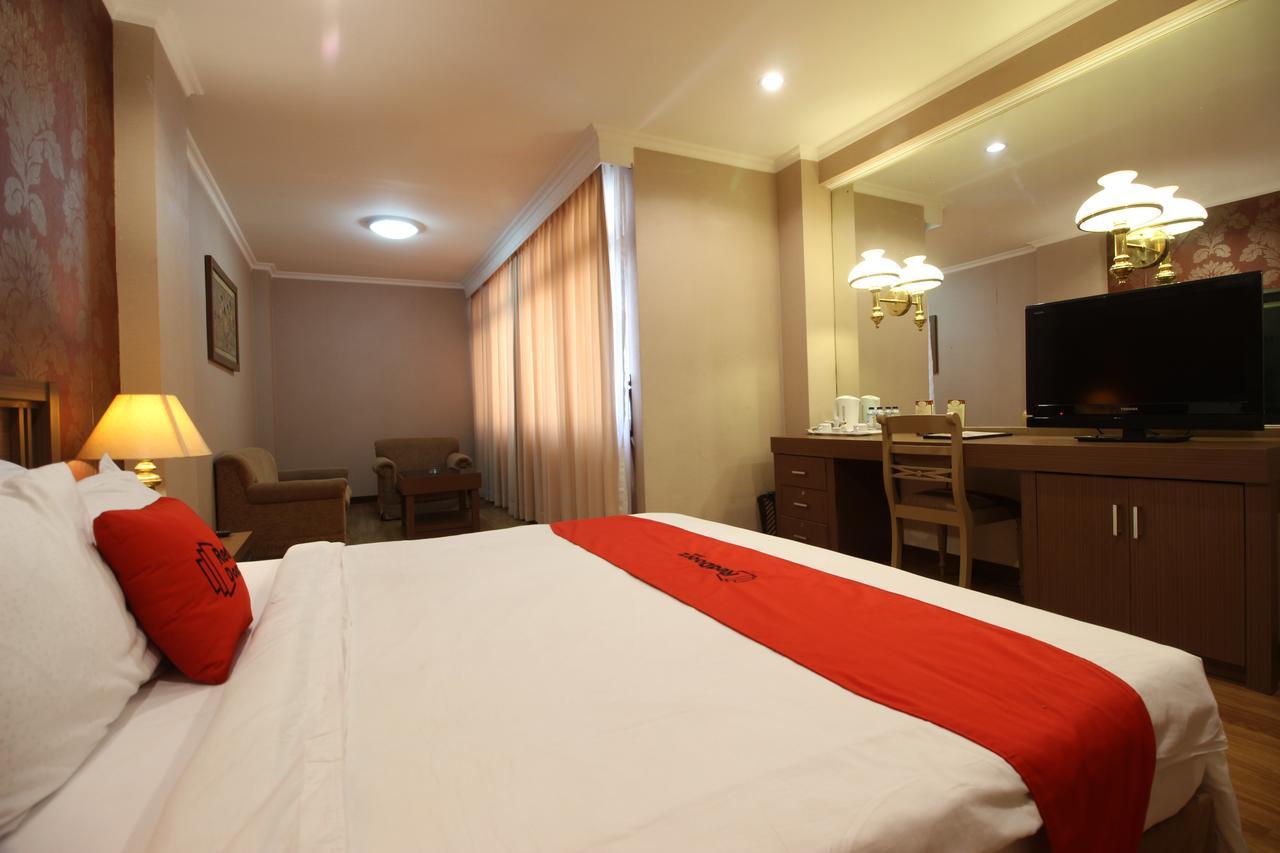 Reddoorz Premium @ Slamet Riyadi 2 Surakarta  Екстер'єр фото