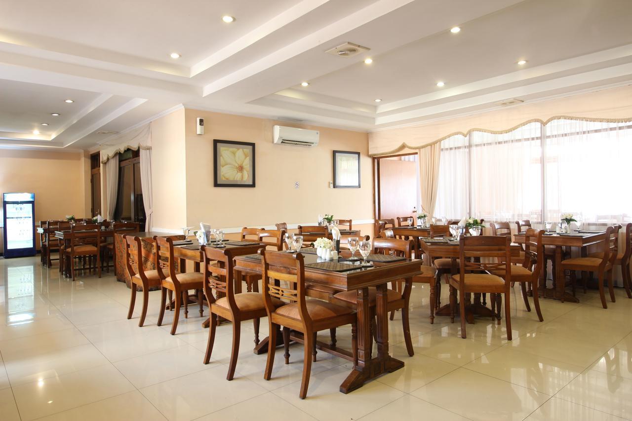 Reddoorz Premium @ Slamet Riyadi 2 Surakarta  Екстер'єр фото