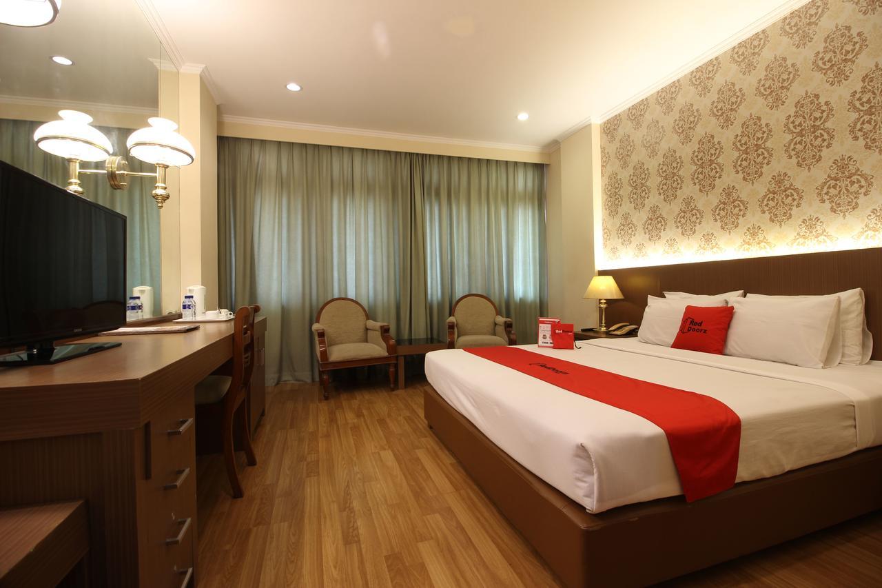 Reddoorz Premium @ Slamet Riyadi 2 Surakarta  Екстер'єр фото
