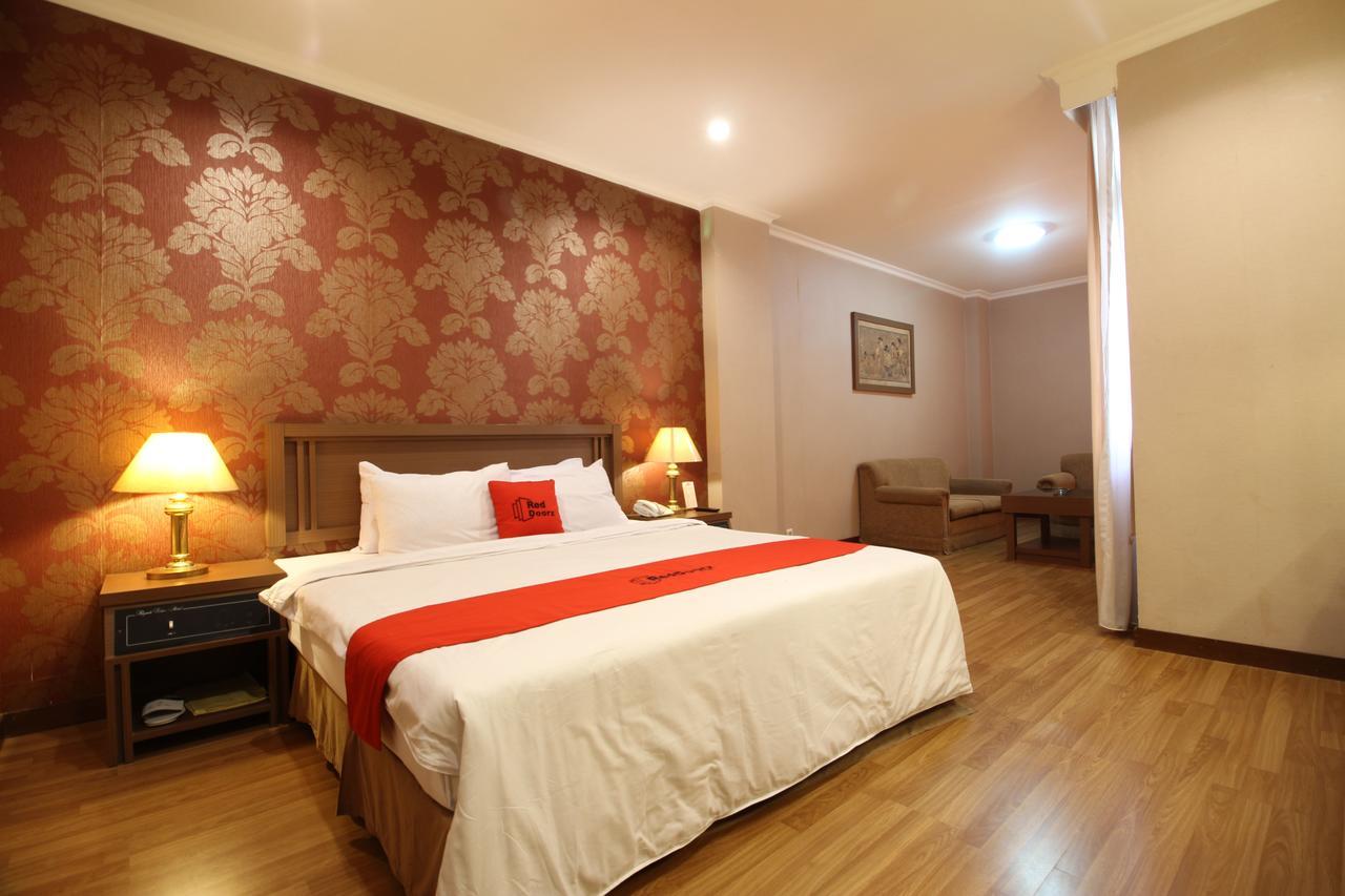 Reddoorz Premium @ Slamet Riyadi 2 Surakarta  Екстер'єр фото