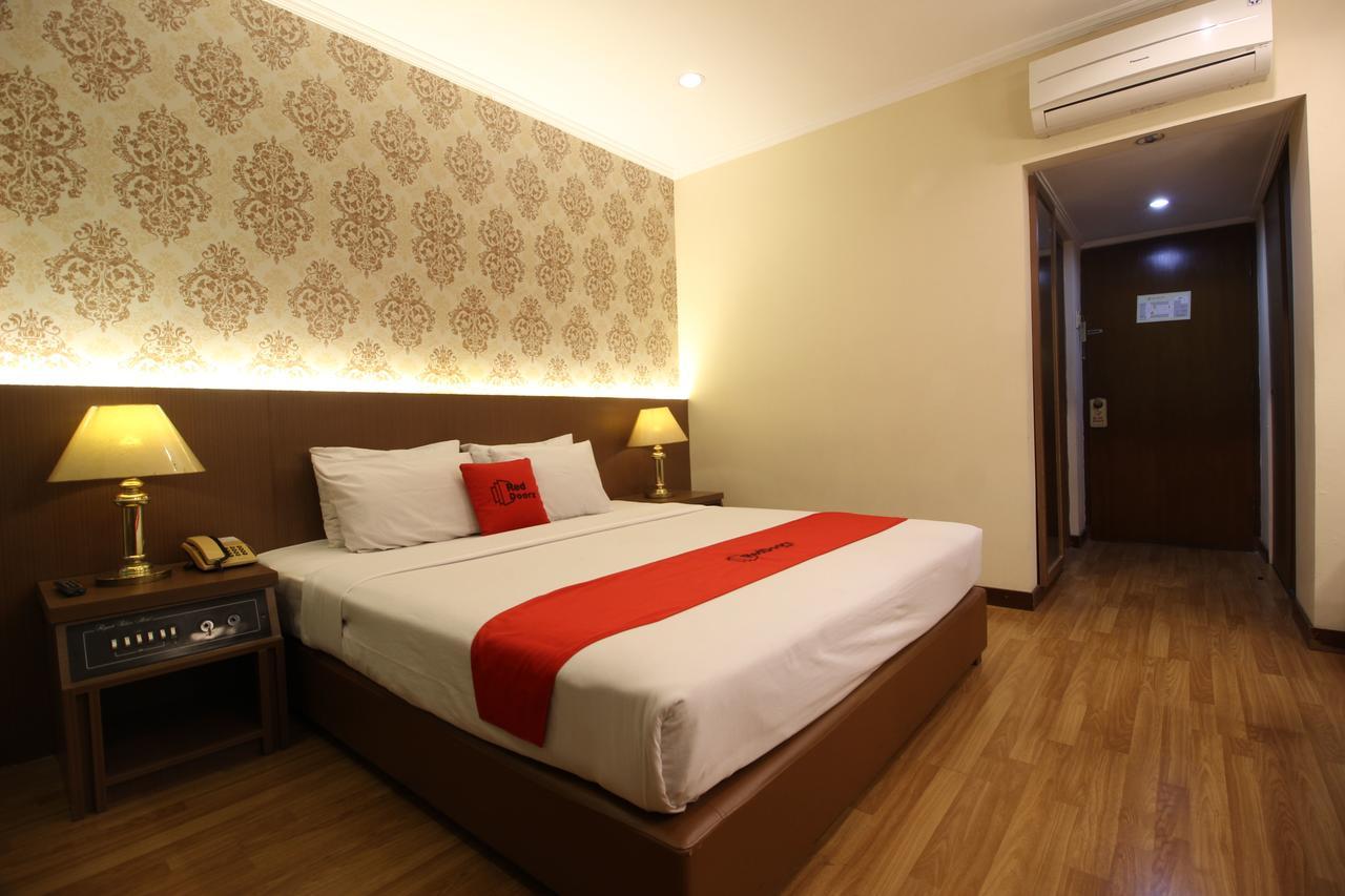 Reddoorz Premium @ Slamet Riyadi 2 Surakarta  Екстер'єр фото