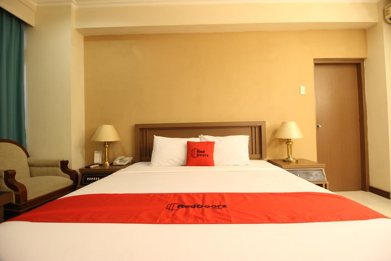 Reddoorz Premium @ Slamet Riyadi 2 Surakarta  Екстер'єр фото