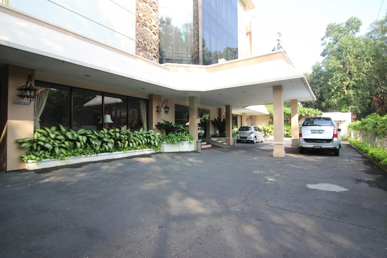 Reddoorz Premium @ Slamet Riyadi 2 Surakarta  Екстер'єр фото