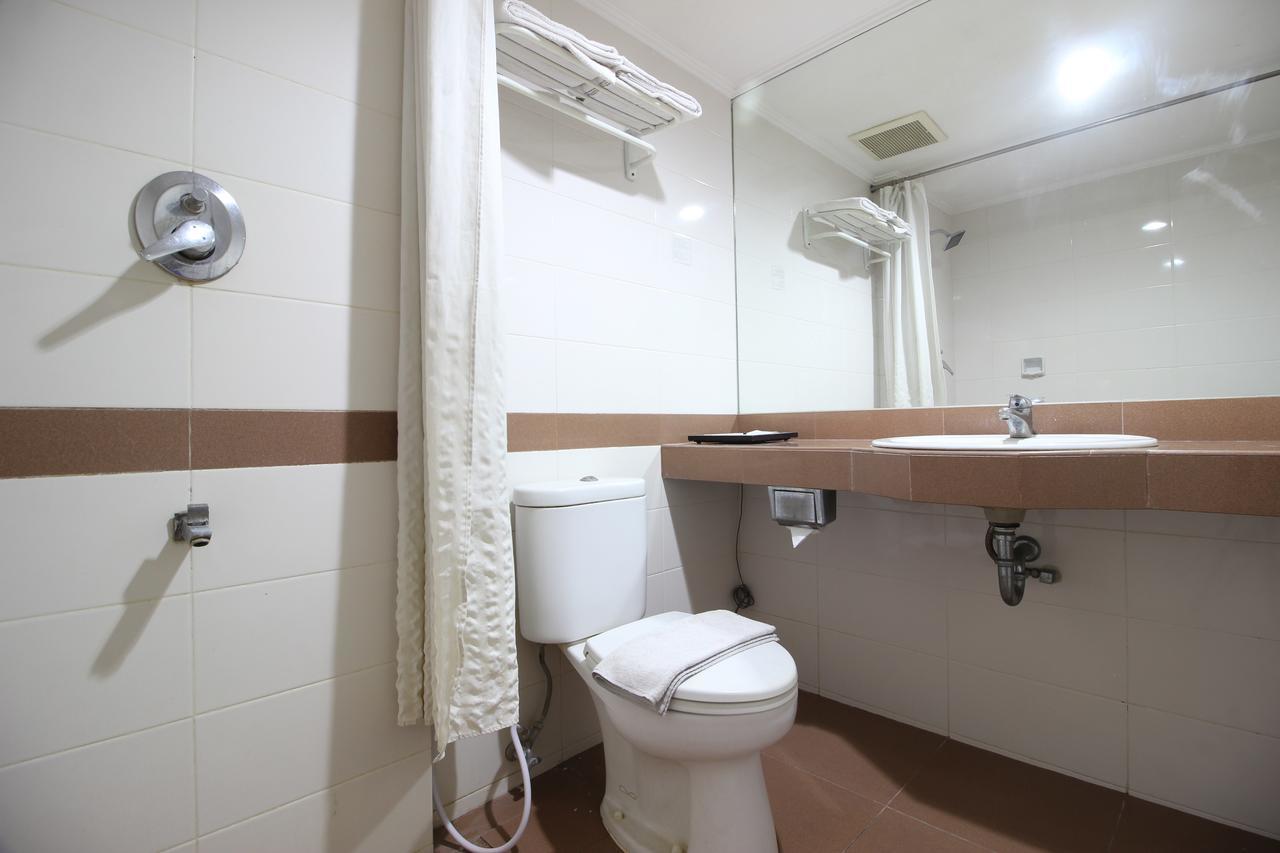 Reddoorz Premium @ Slamet Riyadi 2 Surakarta  Екстер'єр фото