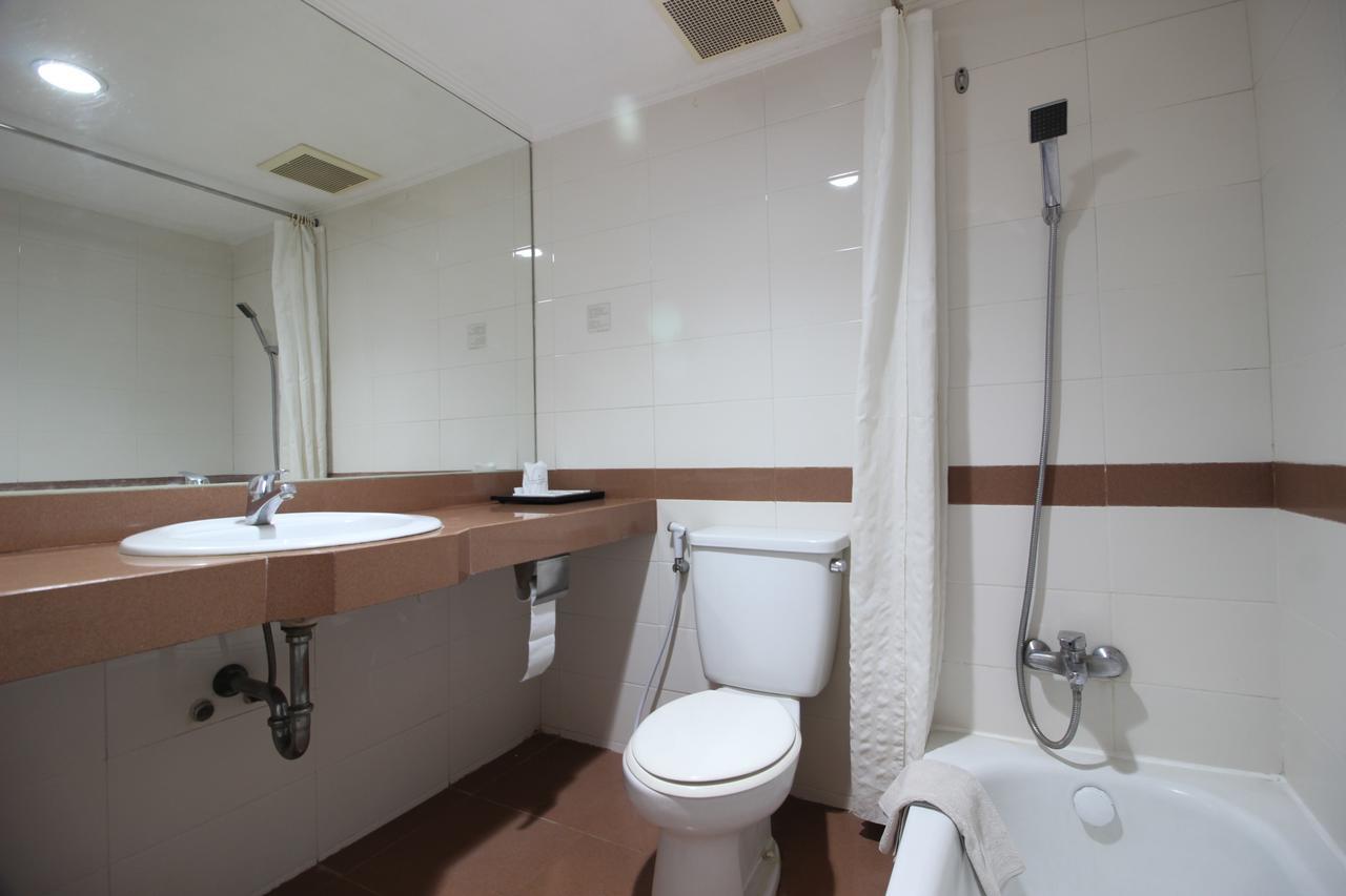 Reddoorz Premium @ Slamet Riyadi 2 Surakarta  Екстер'єр фото