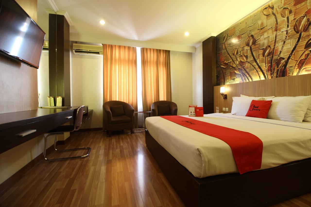Reddoorz Premium @ Slamet Riyadi 2 Surakarta  Екстер'єр фото