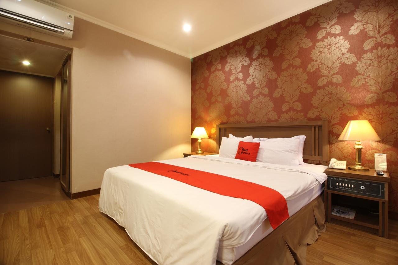 Reddoorz Premium @ Slamet Riyadi 2 Surakarta  Екстер'єр фото