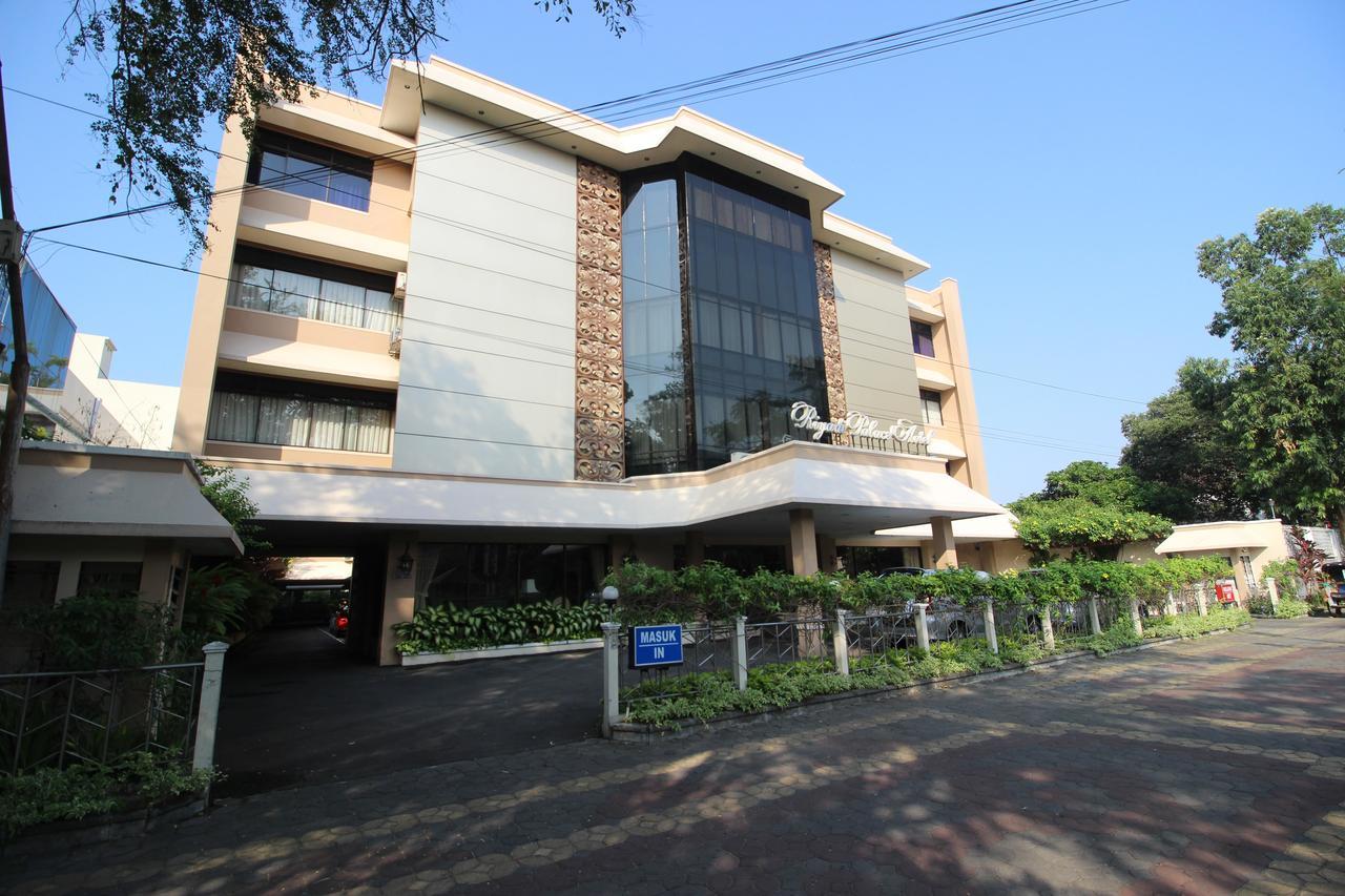 Reddoorz Premium @ Slamet Riyadi 2 Surakarta  Екстер'єр фото