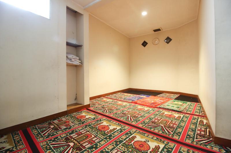 Reddoorz Premium @ Slamet Riyadi 2 Surakarta  Екстер'єр фото