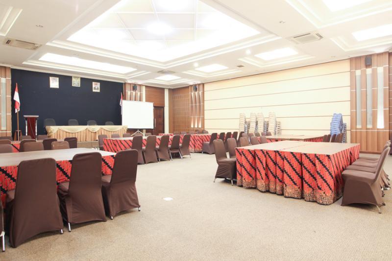 Reddoorz Premium @ Slamet Riyadi 2 Surakarta  Екстер'єр фото