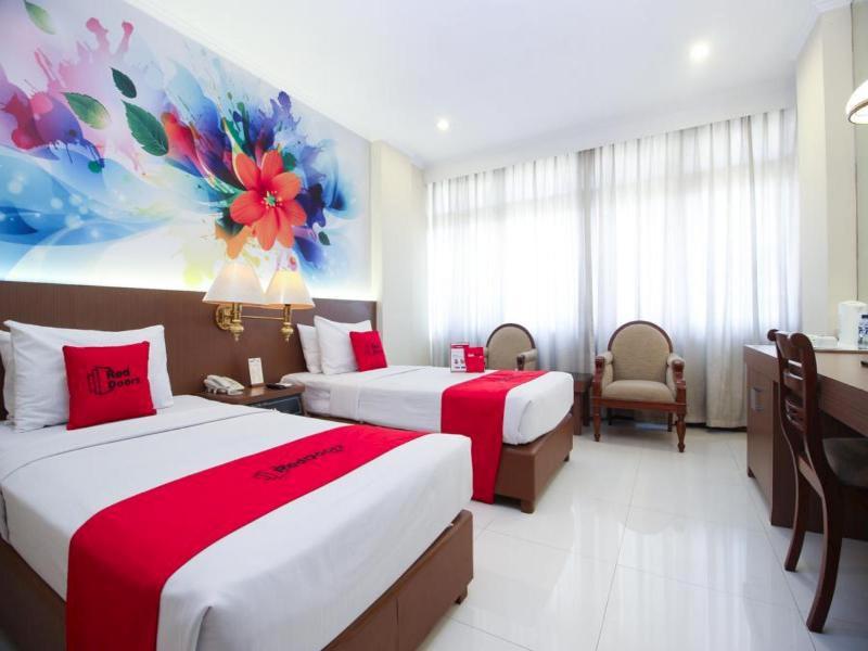 Reddoorz Premium @ Slamet Riyadi 2 Surakarta  Екстер'єр фото