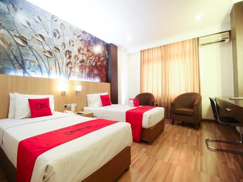Reddoorz Premium @ Slamet Riyadi 2 Surakarta  Екстер'єр фото