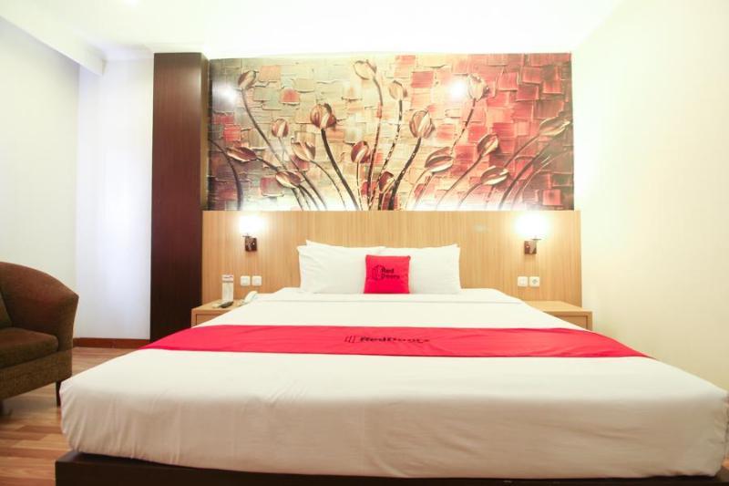 Reddoorz Premium @ Slamet Riyadi 2 Surakarta  Екстер'єр фото