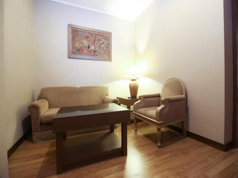 Reddoorz Premium @ Slamet Riyadi 2 Surakarta  Екстер'єр фото