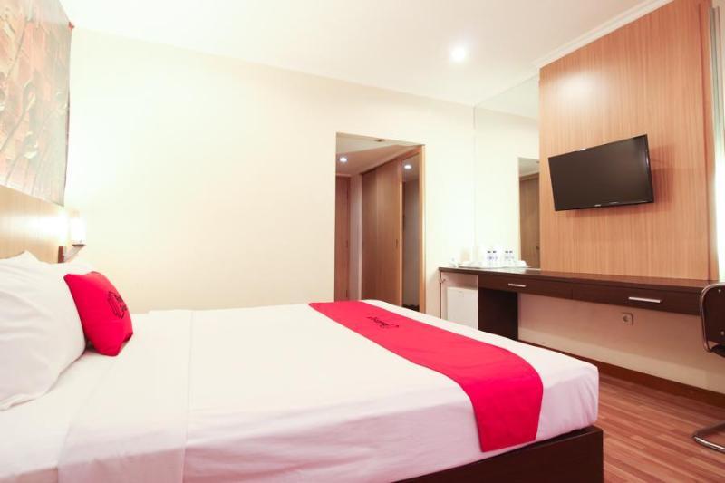 Reddoorz Premium @ Slamet Riyadi 2 Surakarta  Екстер'єр фото